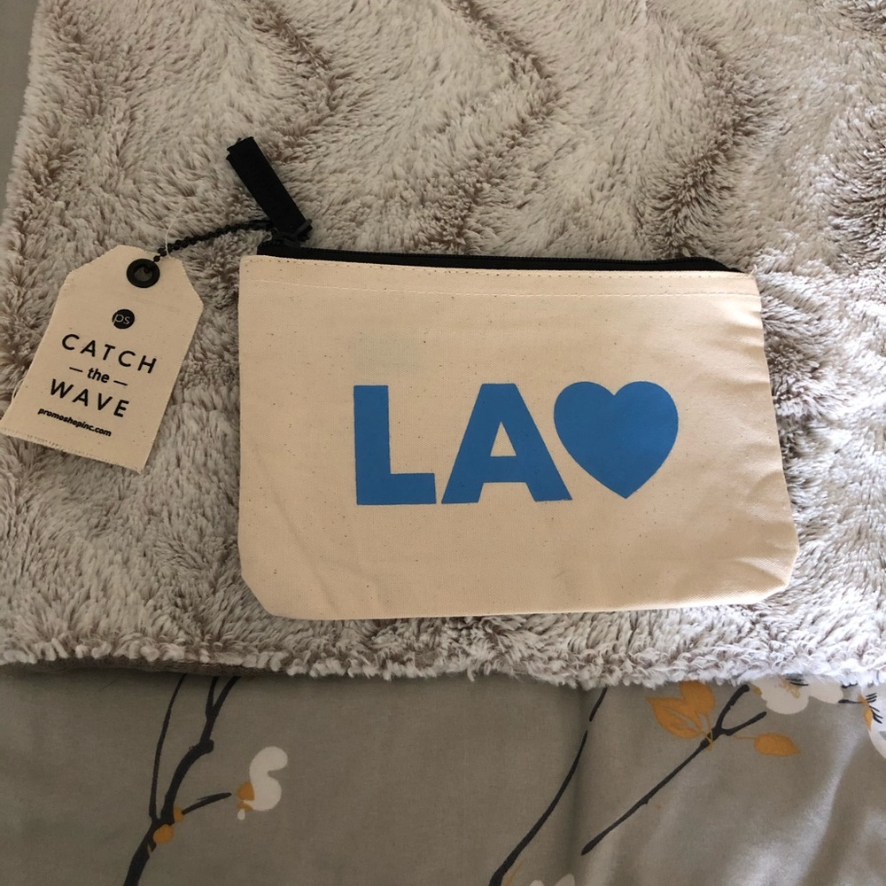 LA ❤️ Pouch